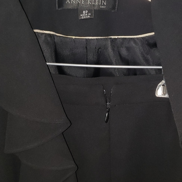 Anne Klein black skirt suit sz 8p - Picture 3 of 6